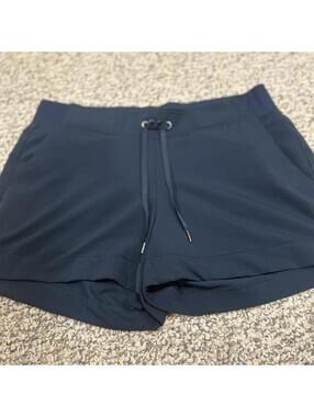 Athleta Midtown Cuffed Shorts in Navy Blue  Size 10